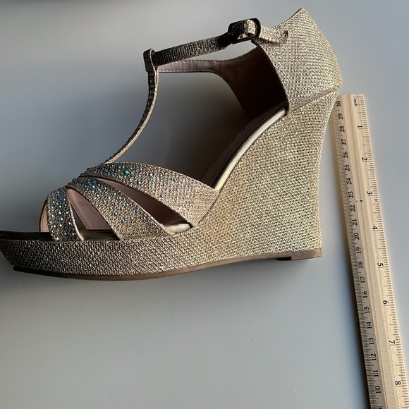 Wedge platform gold sandals - Picture 4 of 5